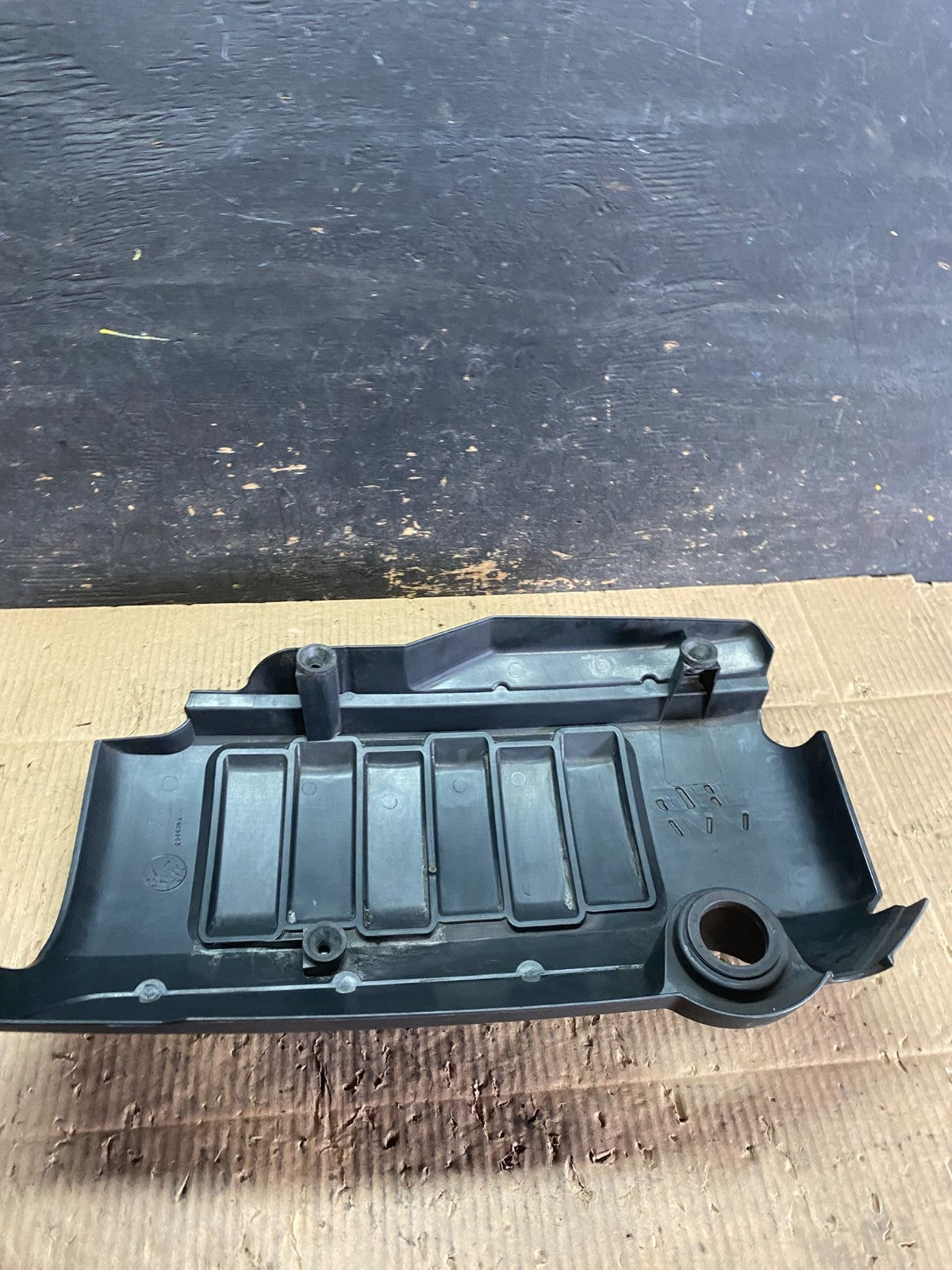 2007 to 2008 GMC Acadia 3.6L VVT Engine Cover Shield OEM T9452 DG4
