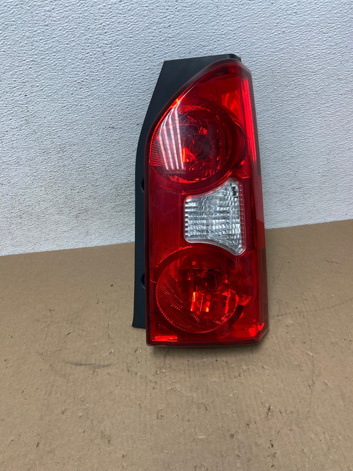 2005 to 2015 Nissan Xterra Right Passenger Rh Side Tail light AD6547 LK0