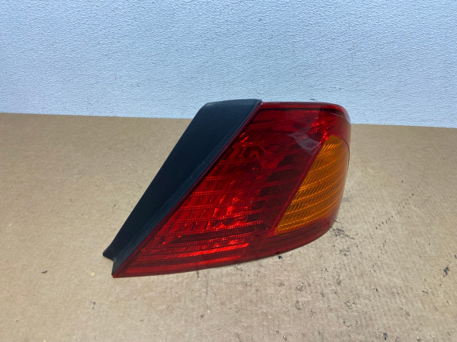 2000 2001 2002 Toyota Avalon Right Passenger Rh Side Tail Light OEM AC3529 LK2