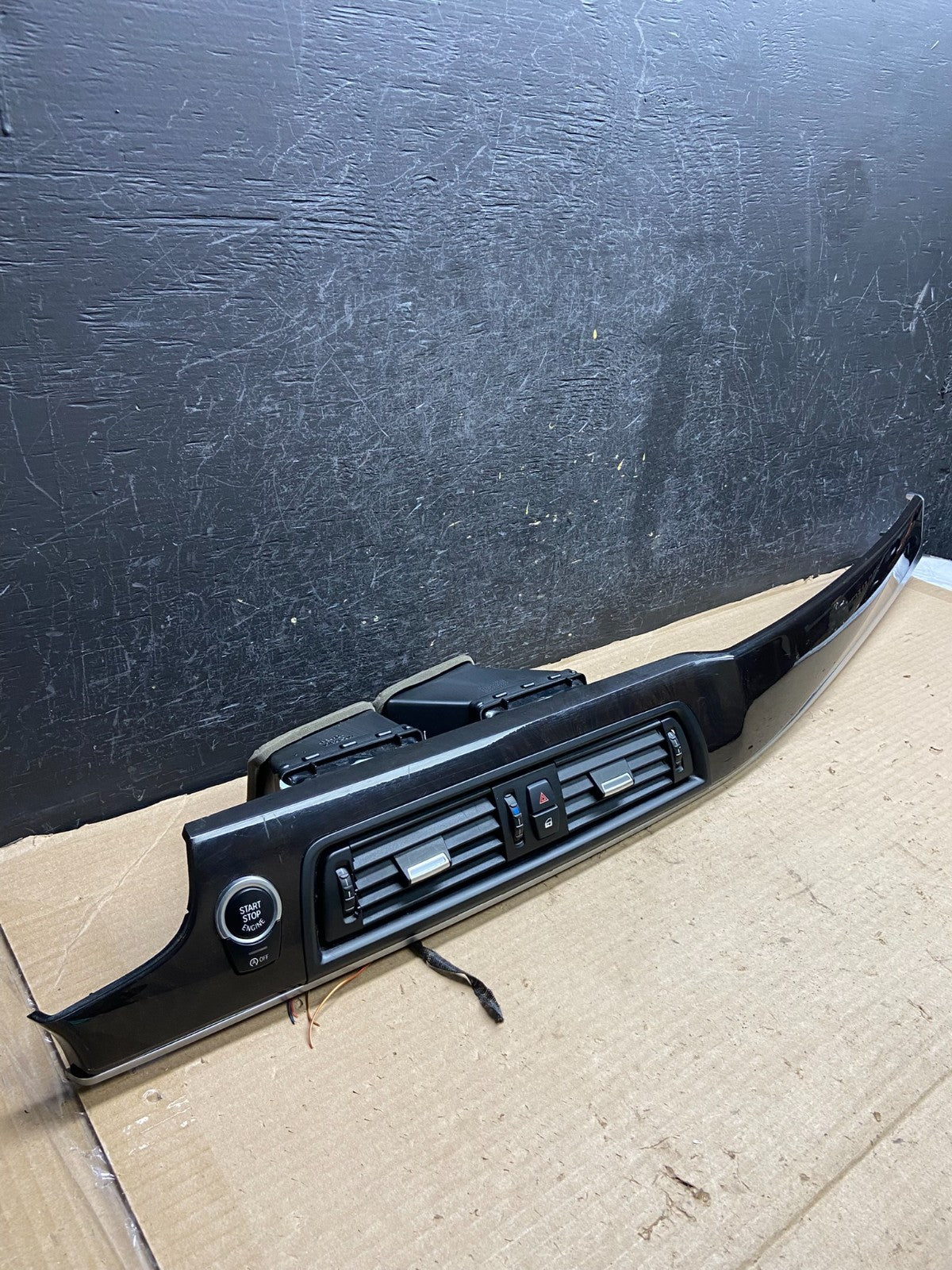 2011-2016 BMW F10 528i 535i 550i Center Hazard Air Vent AH3998 DG1