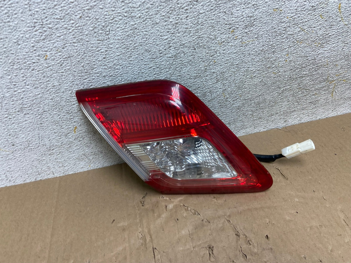 2010 - 2011 Toyota Camry Left Driver LH Side Inner Tail Light AI1254 LK0