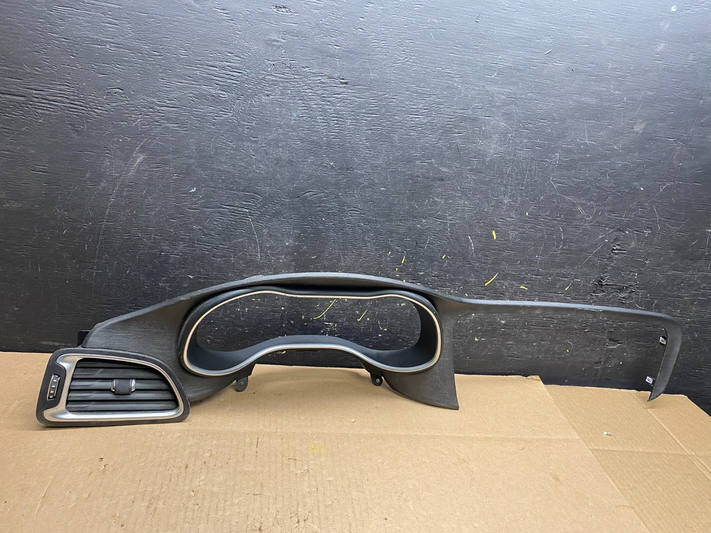 2015-2017 Chrysler 200 Speedometer Cluster Dash Bezel Trim W/ Vent OEM T4655 DG0