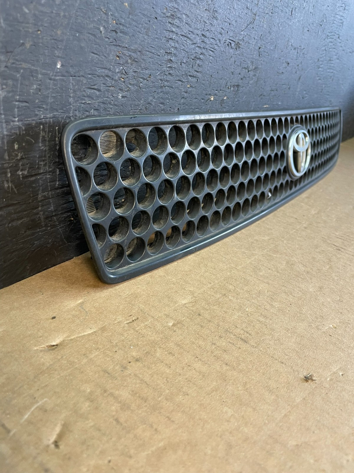 1996 1997 Toyota RAV4 Front Upper Grill Grille ad0268 DG2