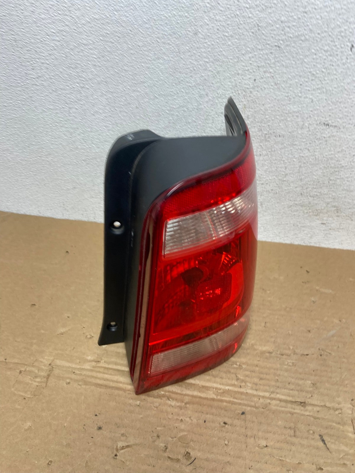 2008 to 2012 Ford Escape Right Passenger RH Side Tail Light AD4038 LK2