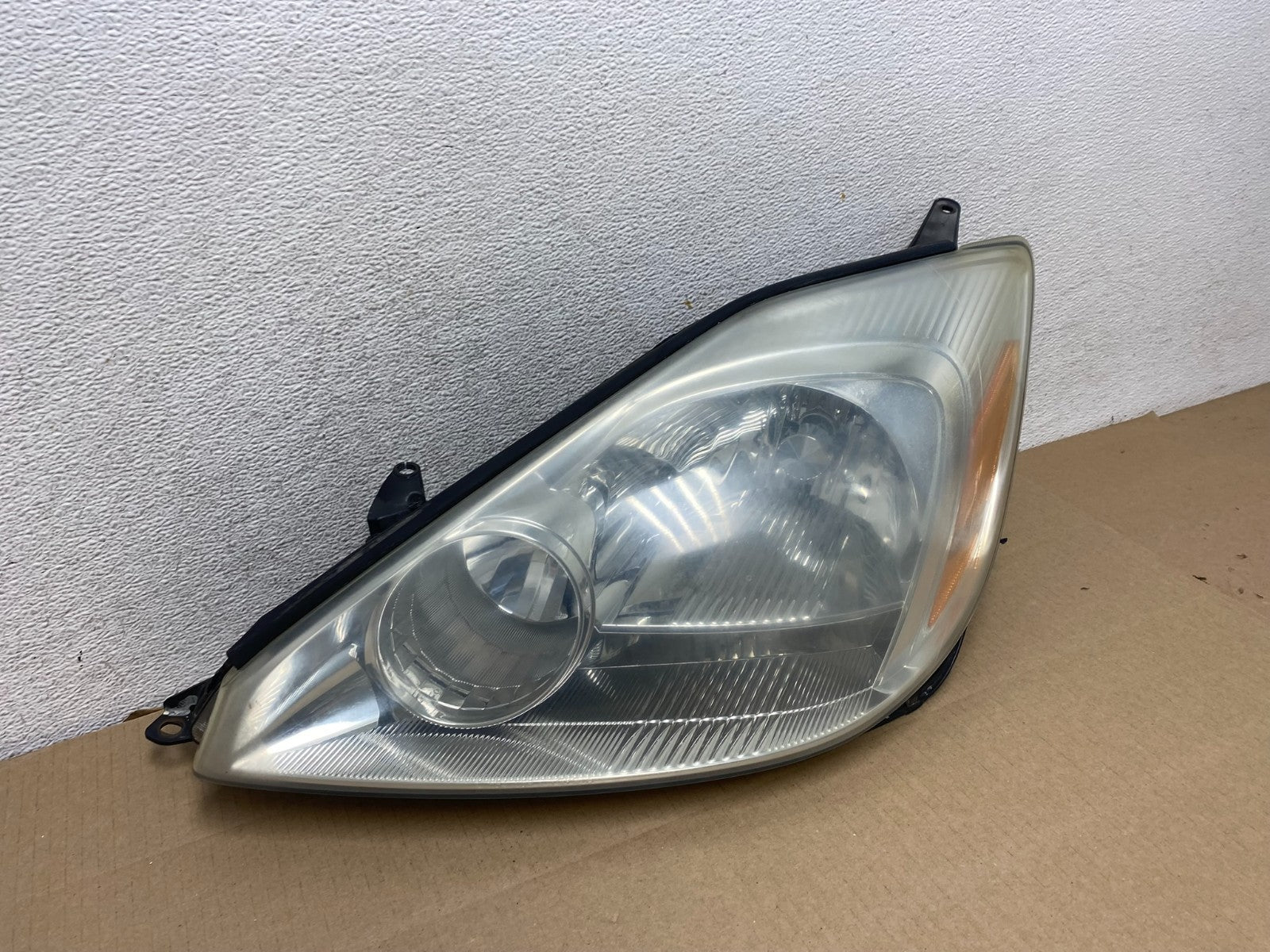 2004-2005 Toyota Sienna Left Driver LH Side Halogen Headlight AG5814 DW2