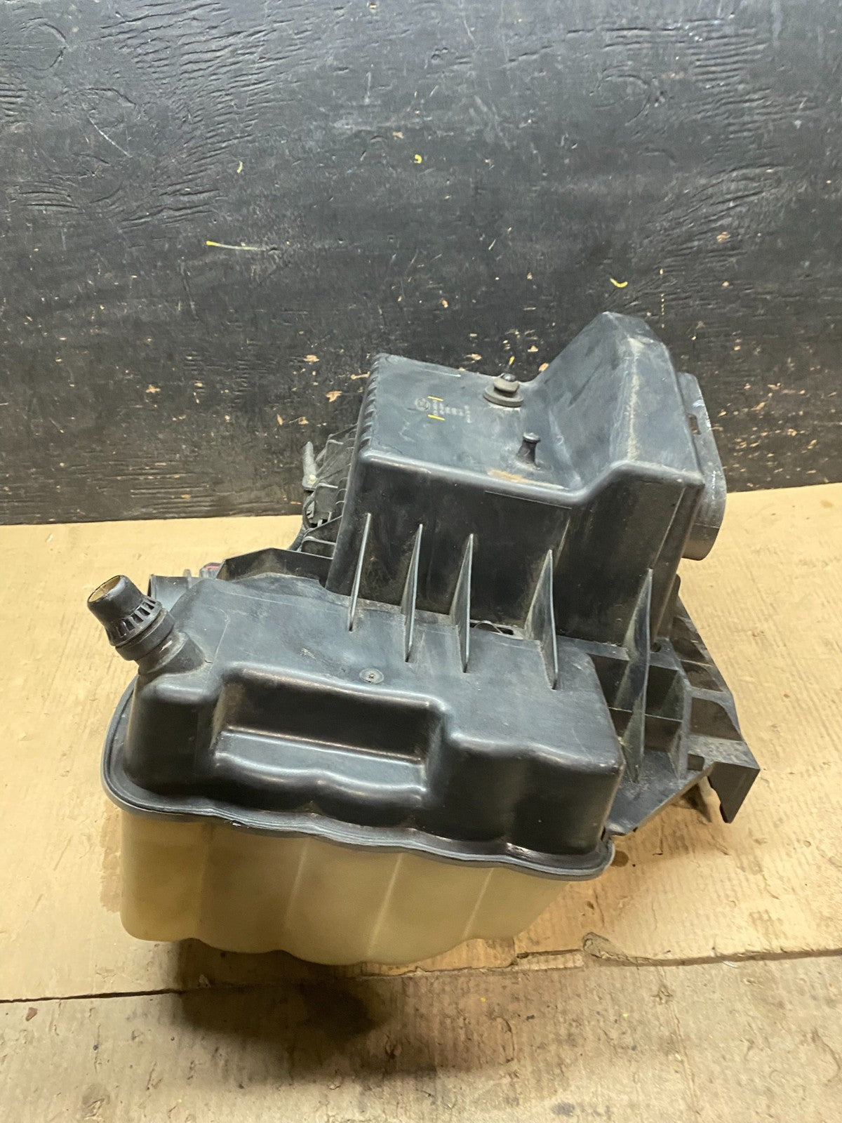 2011-2016 Ford F250 F350 Engine Coolant Reservoir Tank Air Cleaner Box X3175  DG5