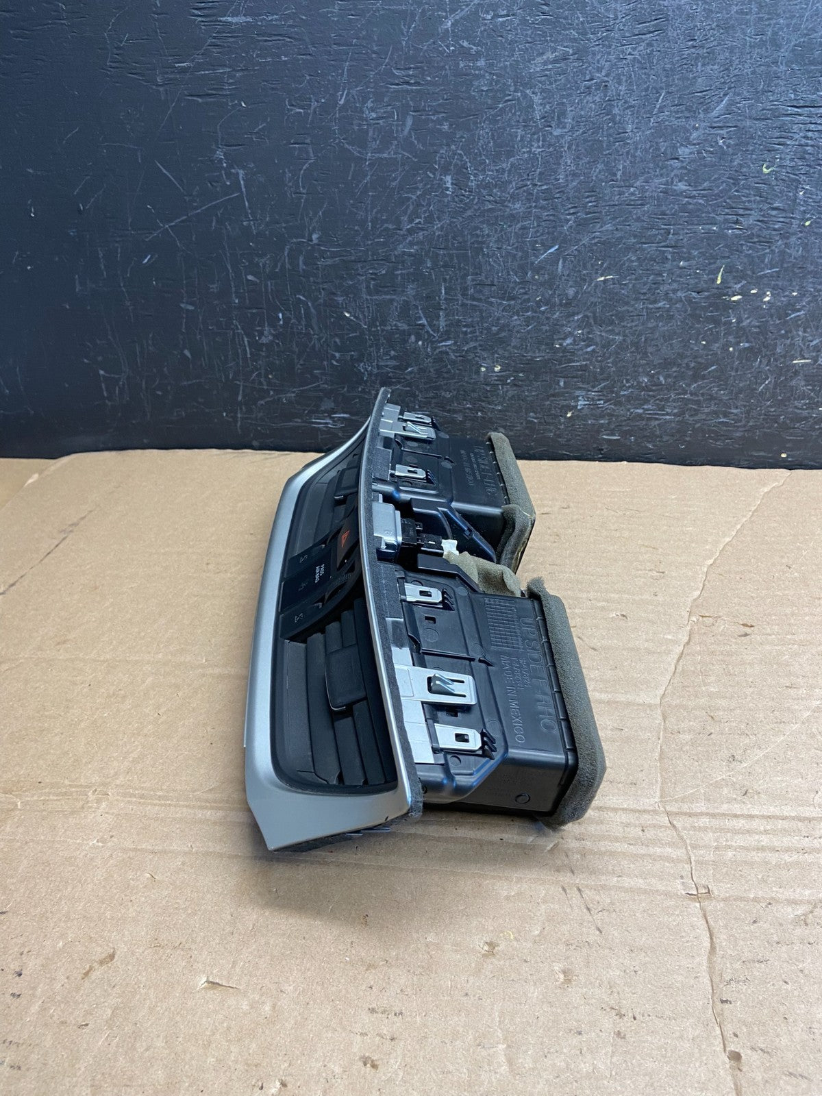 2013 to 2015 Nissan Sentra Air Vents Top Dash Center W/Hazzard Switch AF1933 DG2