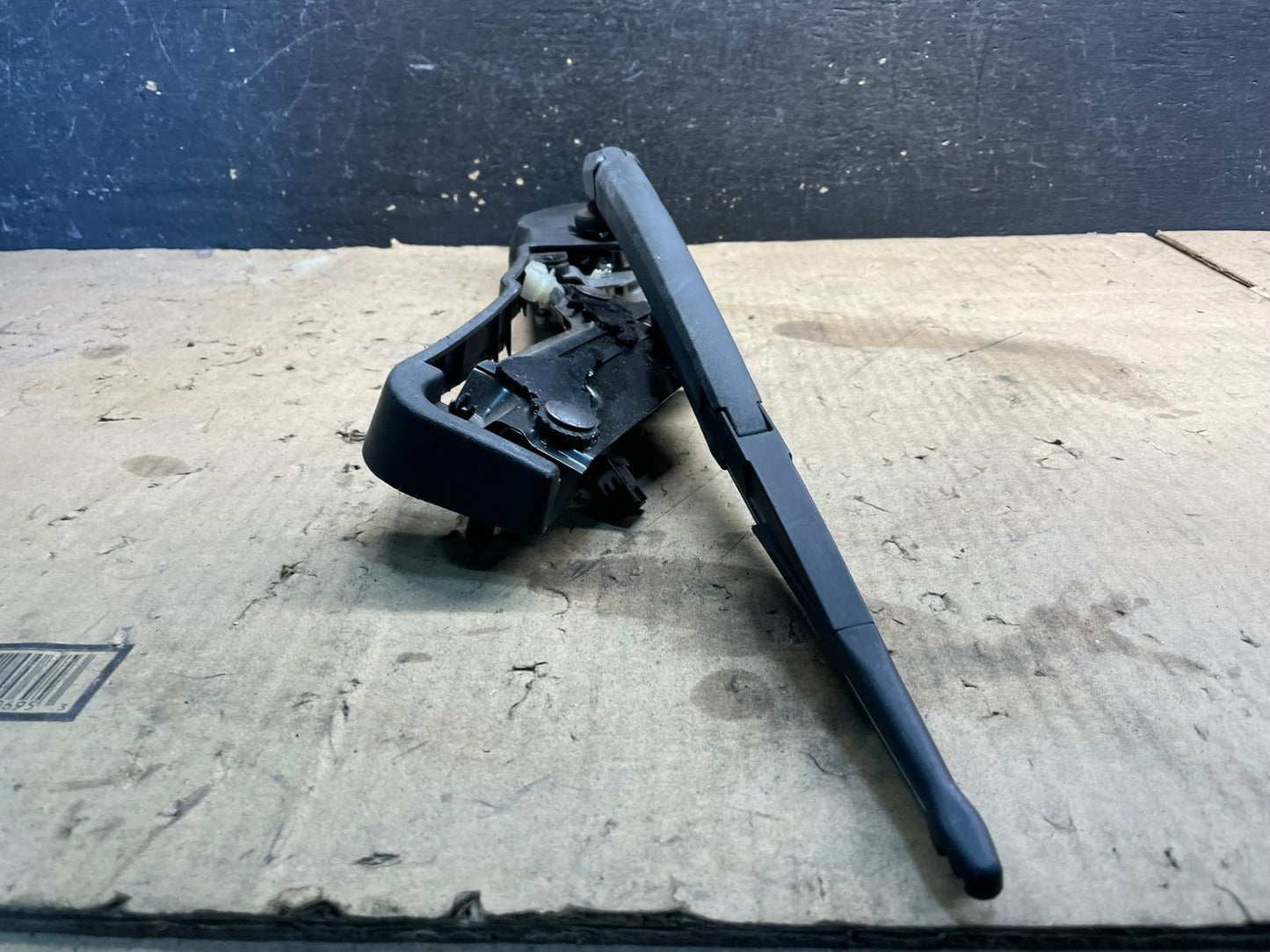 2004 to 2008 Mitsubishi Endeavor Rear Windshield Wiper Motor W7366 PS2