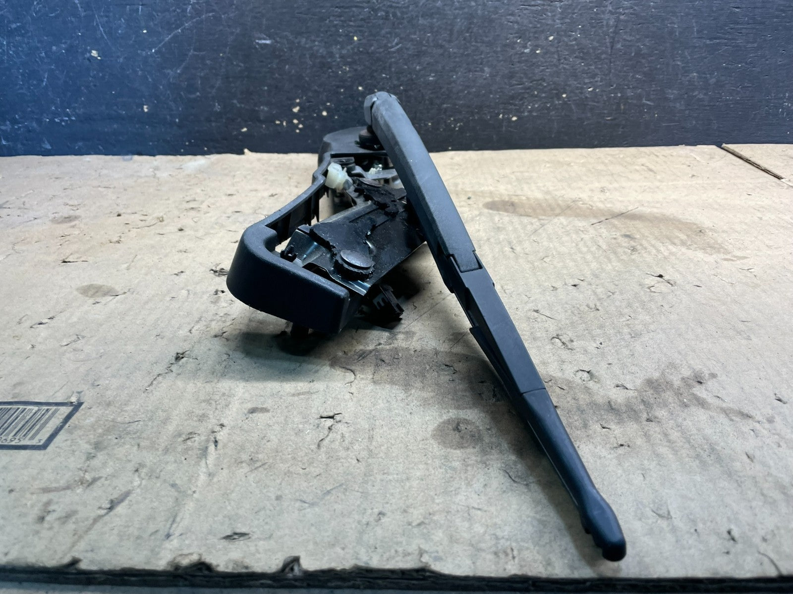 2004 to 2008 Mitsubishi Endeavor Rear Windshield Wiper Motor W7366 PS2