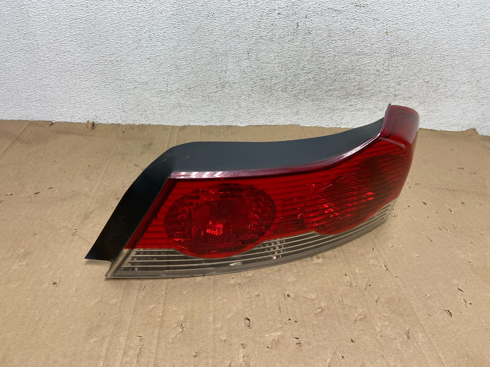 2006 to 2010 Volvo C70 Convertible Right Passenger Side Tail Light AE9259 DG2