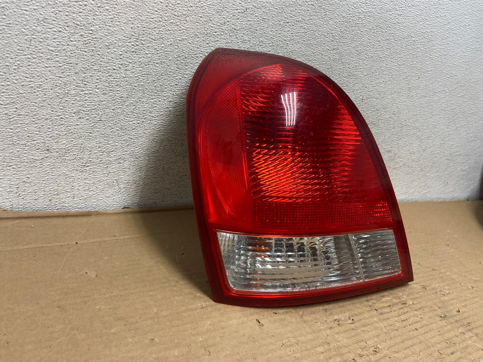 2001-2003 Sedan Hyundai Elantra Left Driver Lh Side Tail Light AG9286 LK1