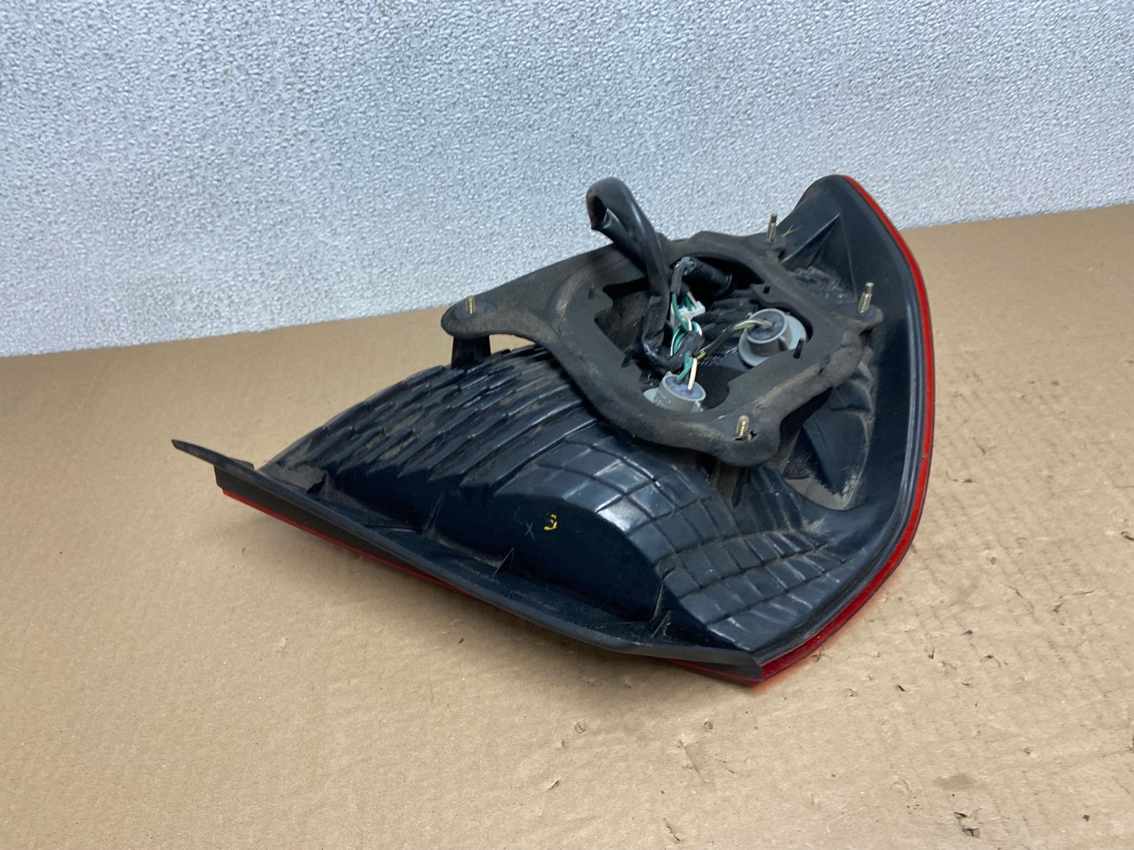 2000 2001 2002 Toyota Avalon Right Passenger Rh Side Tail Light OEM AB6235 LK5