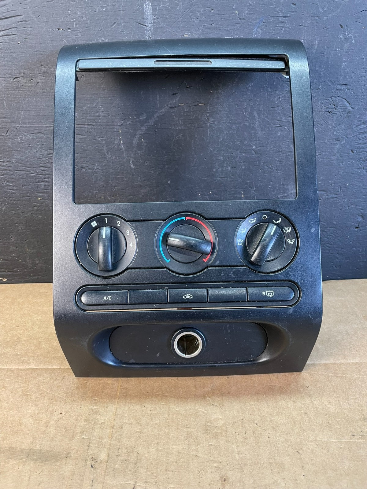 2004 to 2008 Ford F150 Radio Climate Dash Bezel Surround Black ac5241 DG0