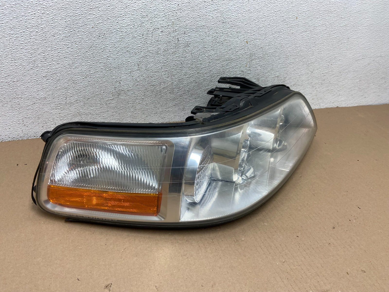 2005 to 2011 Lincoln Town Car Right Passenger Rh Side Headlight AF3029 DW2