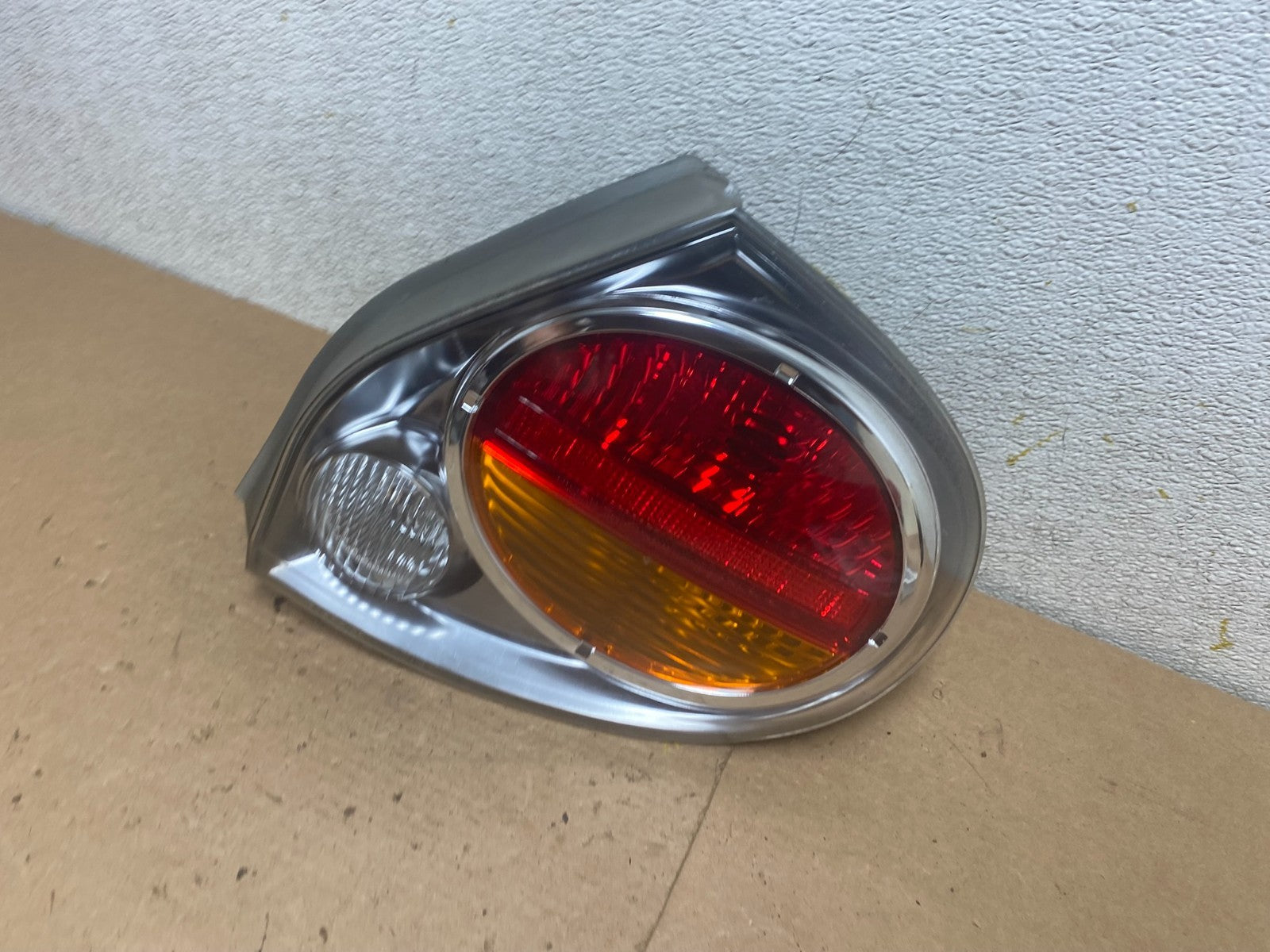 2002 2003 Nissan Maxima Right Passenger RH Side Tail Light OEM P4964 DW1