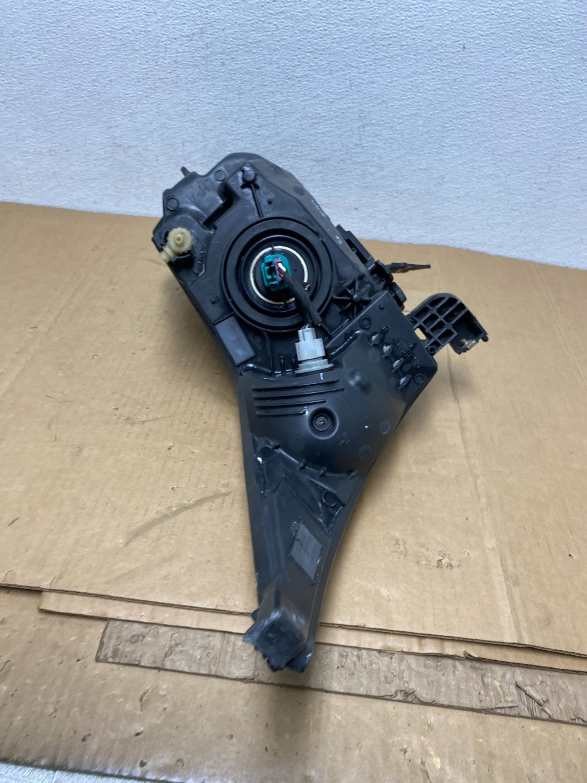 2011 to 2015 Chevrolet Cruze Halogen Left Driver LH Side Headlight AC8423 DW11
