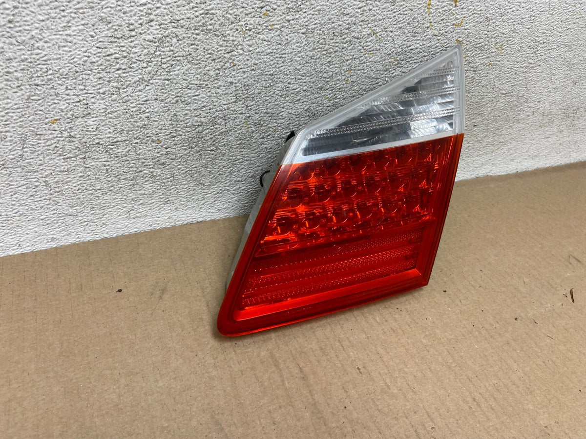 2009-2011 Hyundai Genesis Sedan Right Passenger Inner Tail Light AH5721 LK1
