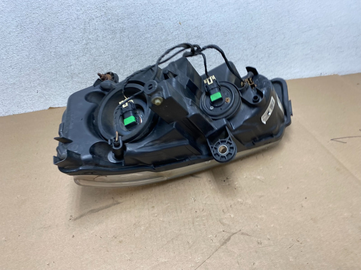 2011 to 2016 Chrysler Town and Country Right Passenger Headlight AG3431 DW8