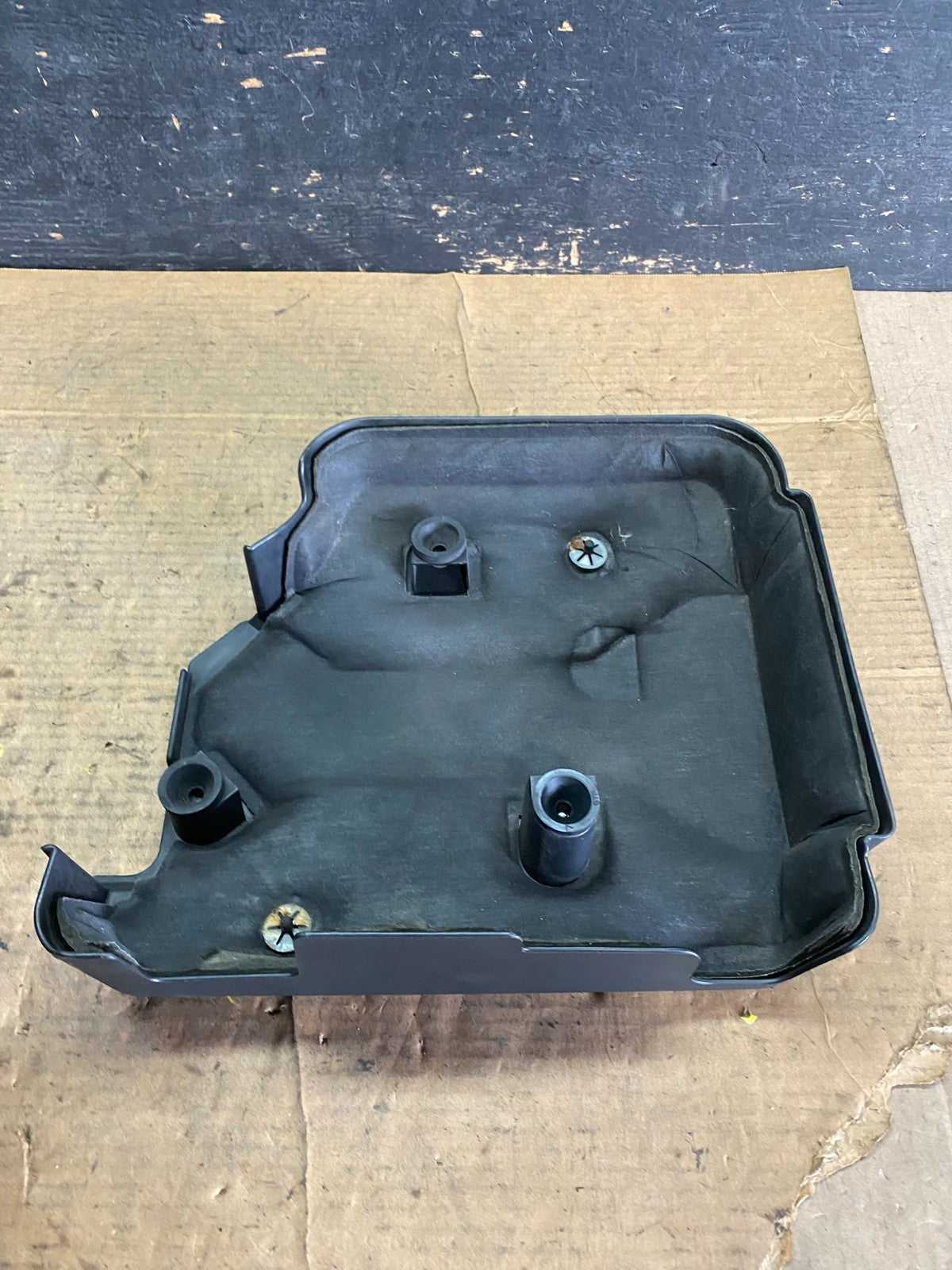 2004 2005 2006 Chevrolet Equinox Engine Cover 3.4L OEM Q9818 DG4