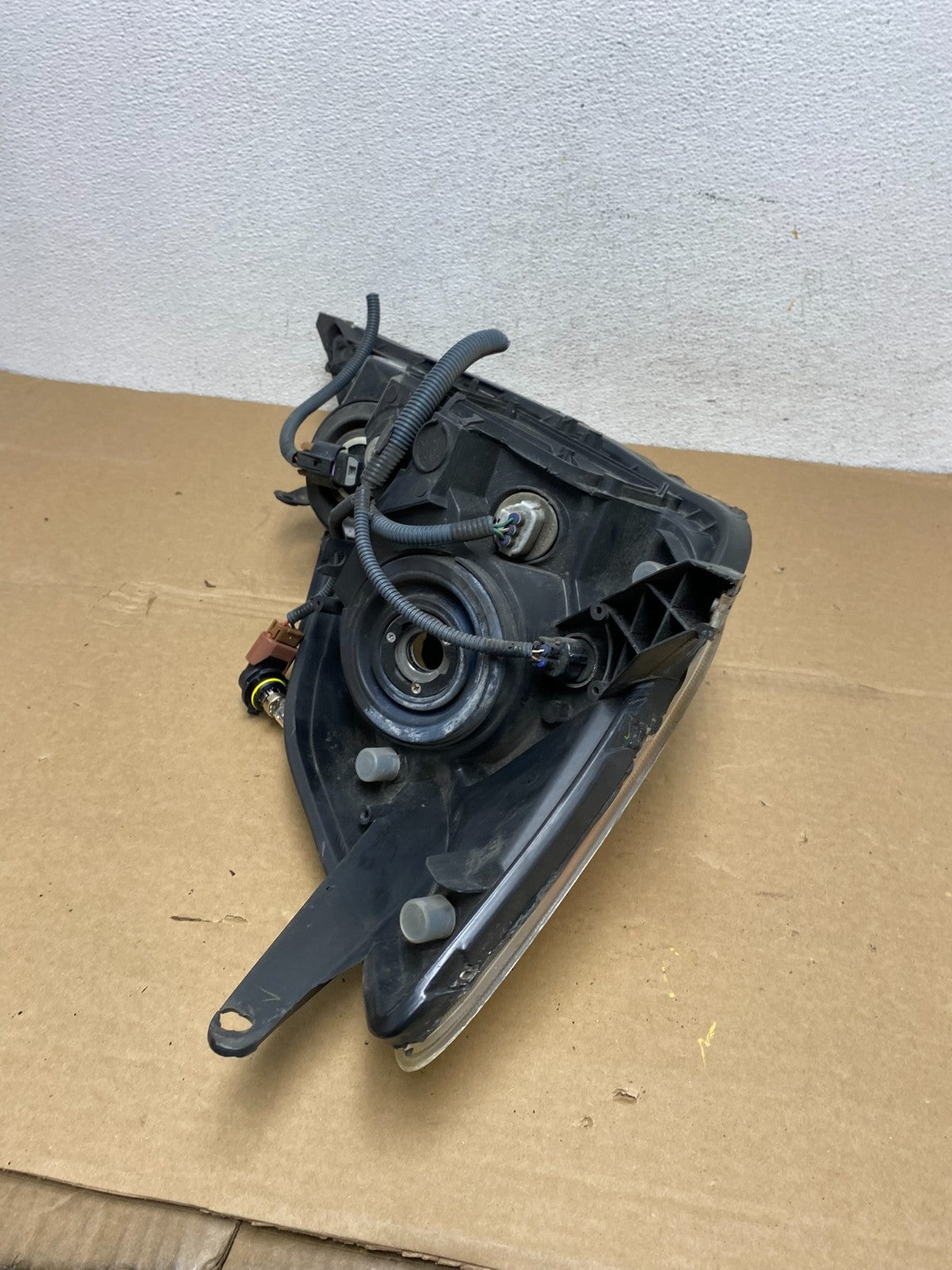 2004-2005 Toyota Sienna Left Driver LH Side Halogen Headlight DEPO AD3816 DW9