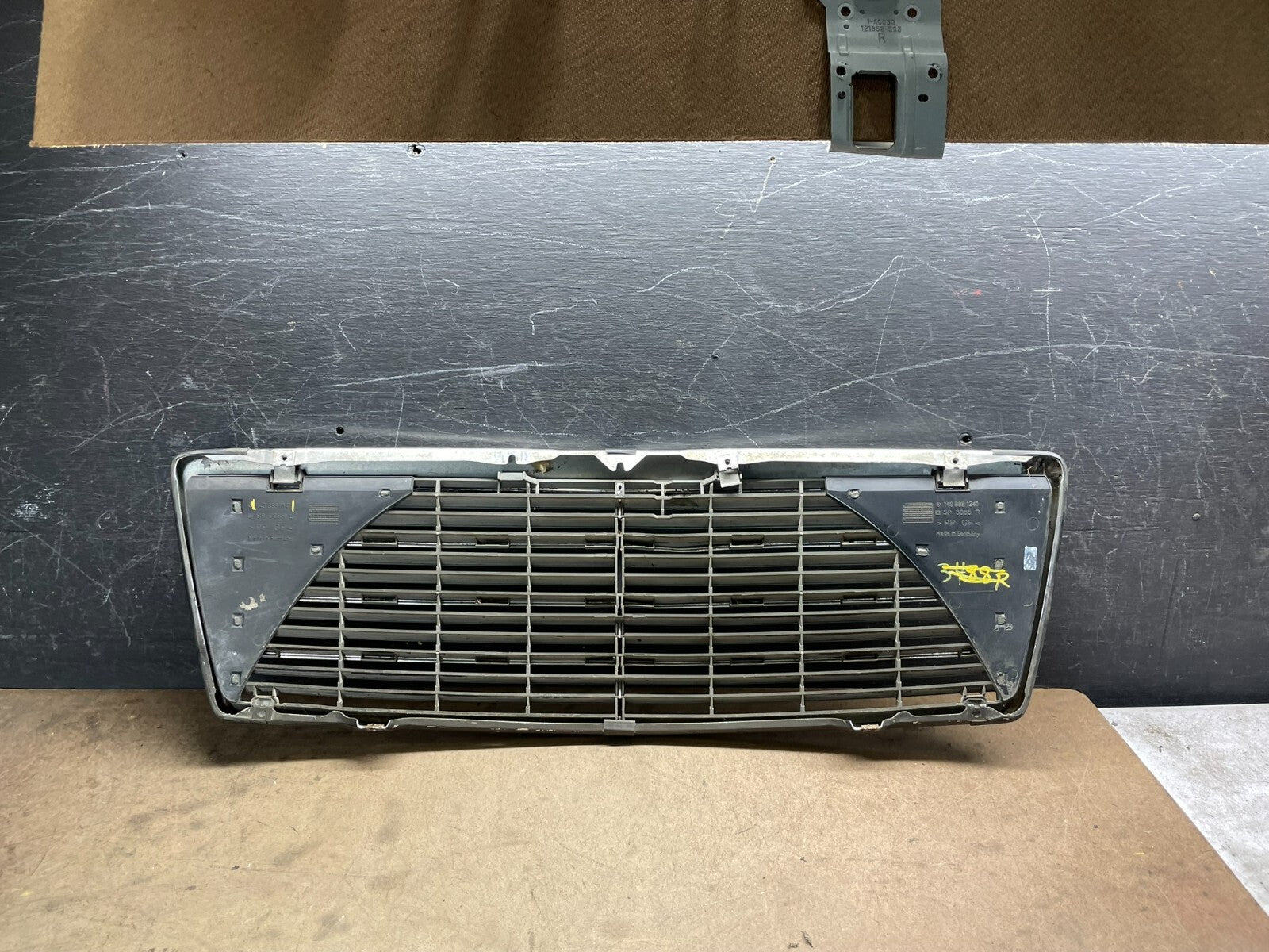 1994 to 1998 Mercedes-Benz W140 S600 S500 S320 Front Upper Grille M5176 DG8