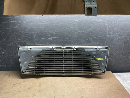 1994 to 1998 Mercedes-Benz W140 S600 S500 S320 Front Upper Grille M5176 DG8
