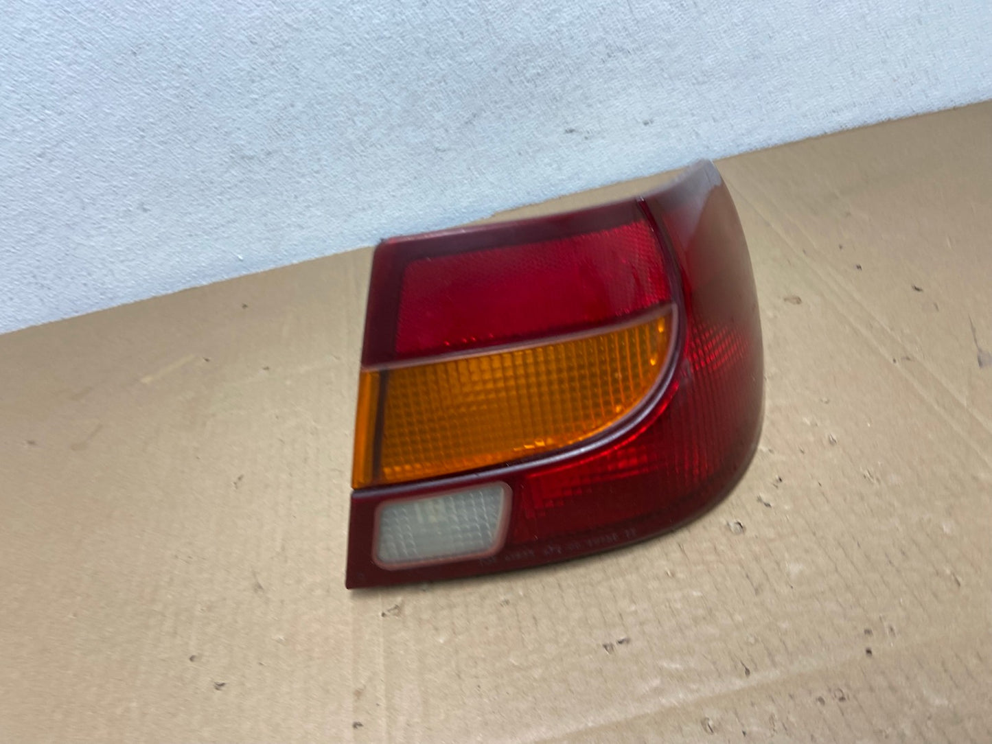 2000-2002 Saturn SL S-Series Right Passenger RH Side Tail Light OEM AC3821 LK2