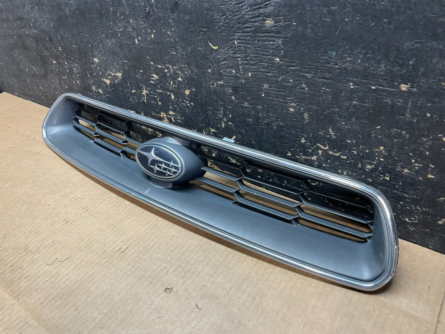 1998 to 2003 Subaru Legacy Front Grill Grille AA91512