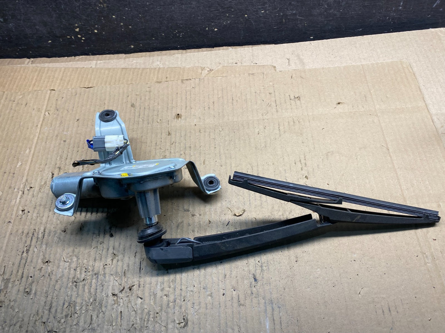 2011 - 2013 Kia Sorento Rear Glass Windshield Wiper Motor y1373 DG2