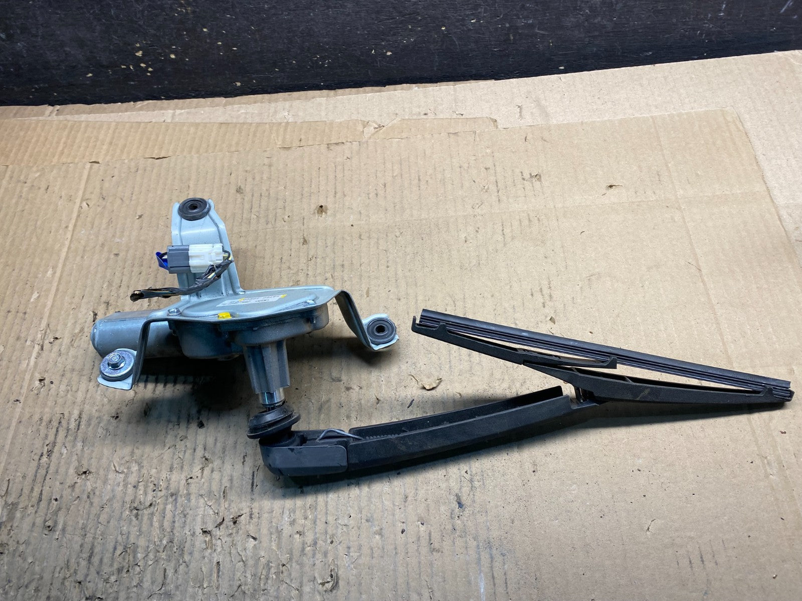 2011 - 2013 Kia Sorento Rear Glass Windshield Wiper Motor y1373 DG2