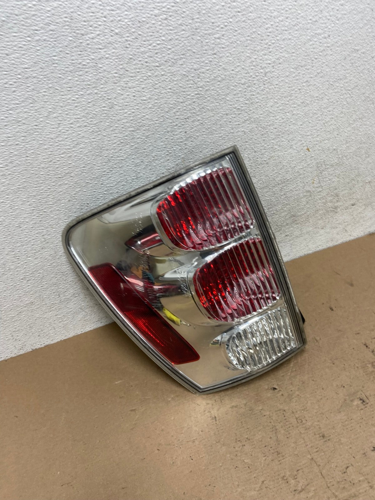 2005 to 2008 Chevrolet Equinox Left Driver Lh Side Tail Light AF4757 LK2