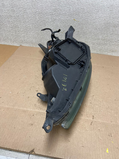 2004-2005 Toyota Sienna Right Passenger Halogen Headlight OEM Z6101 DW9