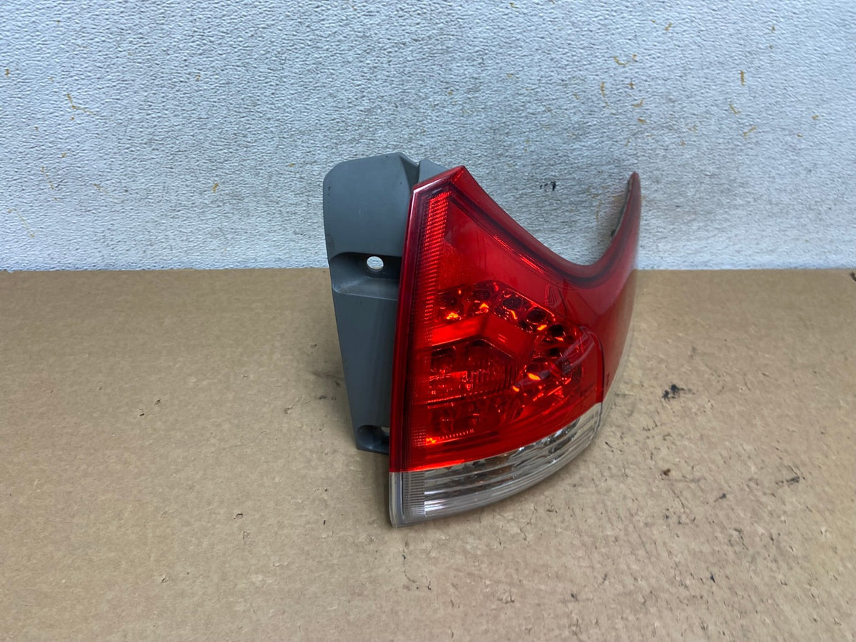 2011 to 2020 Toyota Sienna Right Passenger RH Side Tail Light AI3633 LK2