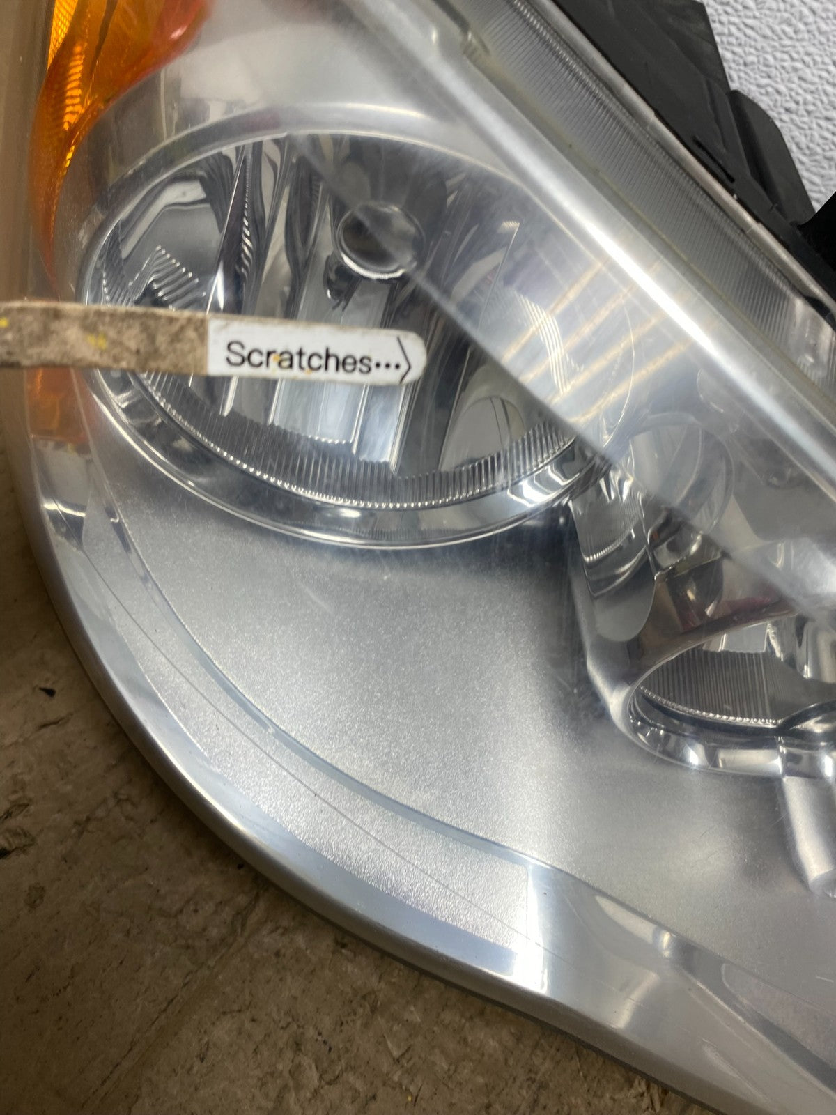 2011 to 2016 Chrysler Town and Country Right Passenger Headlight AB8565 DW3