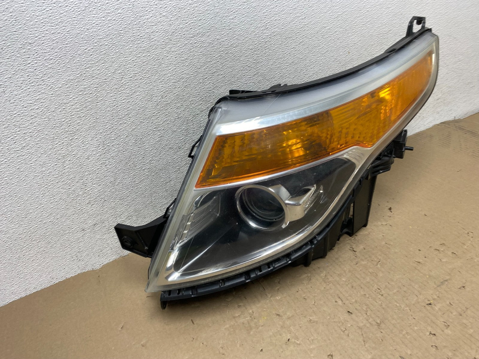 2011 to 2015 Ford Explorer Left Driver LH Halogen Headlight AG6965 DW2