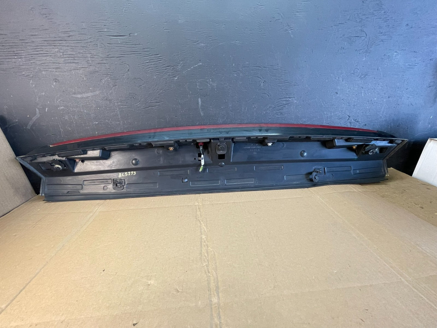 2007 - 2014 Cadillac Escalade Rear Upper Spoiler 3rd Third Brake Light AC5273 DG5