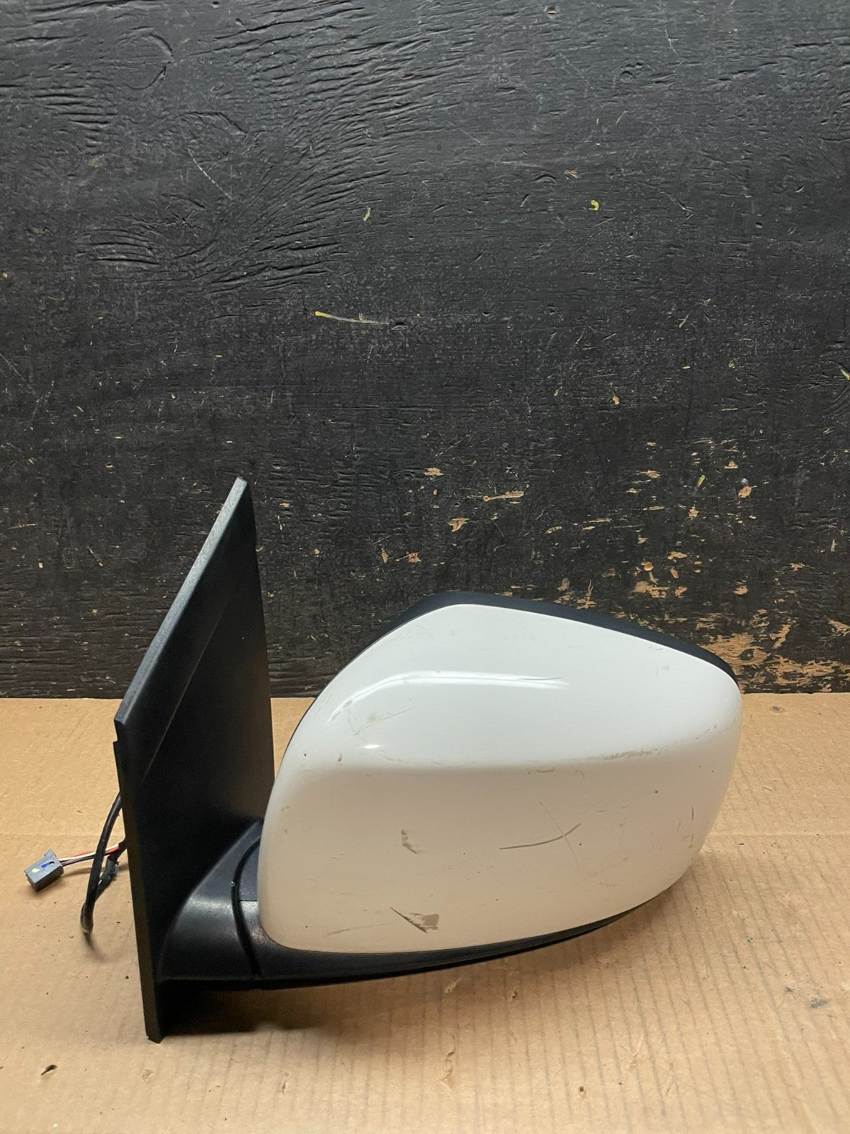 2009 to 2014 Volkswagen Routan Left Driver LH View Door Mirror Y1668 MS0