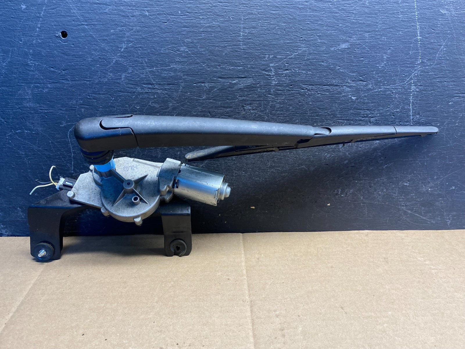 2013 - 2017 Hyundai Santa Fe Rear Glass Windshield Wiper Motor AE8240 DG0