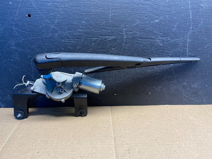 2013 - 2017 Hyundai Santa Fe Rear Glass Windshield Wiper Motor AE8240 DG0