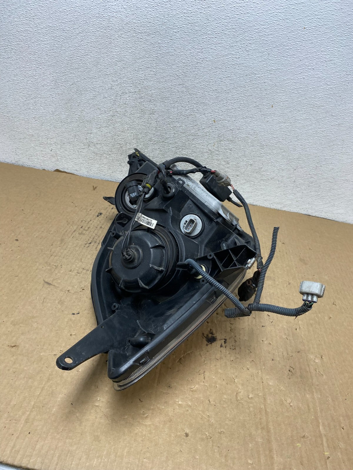 2004-2005 Toyota Sienna Left Driver LH Side Xenon Headlight AG2296 DW10