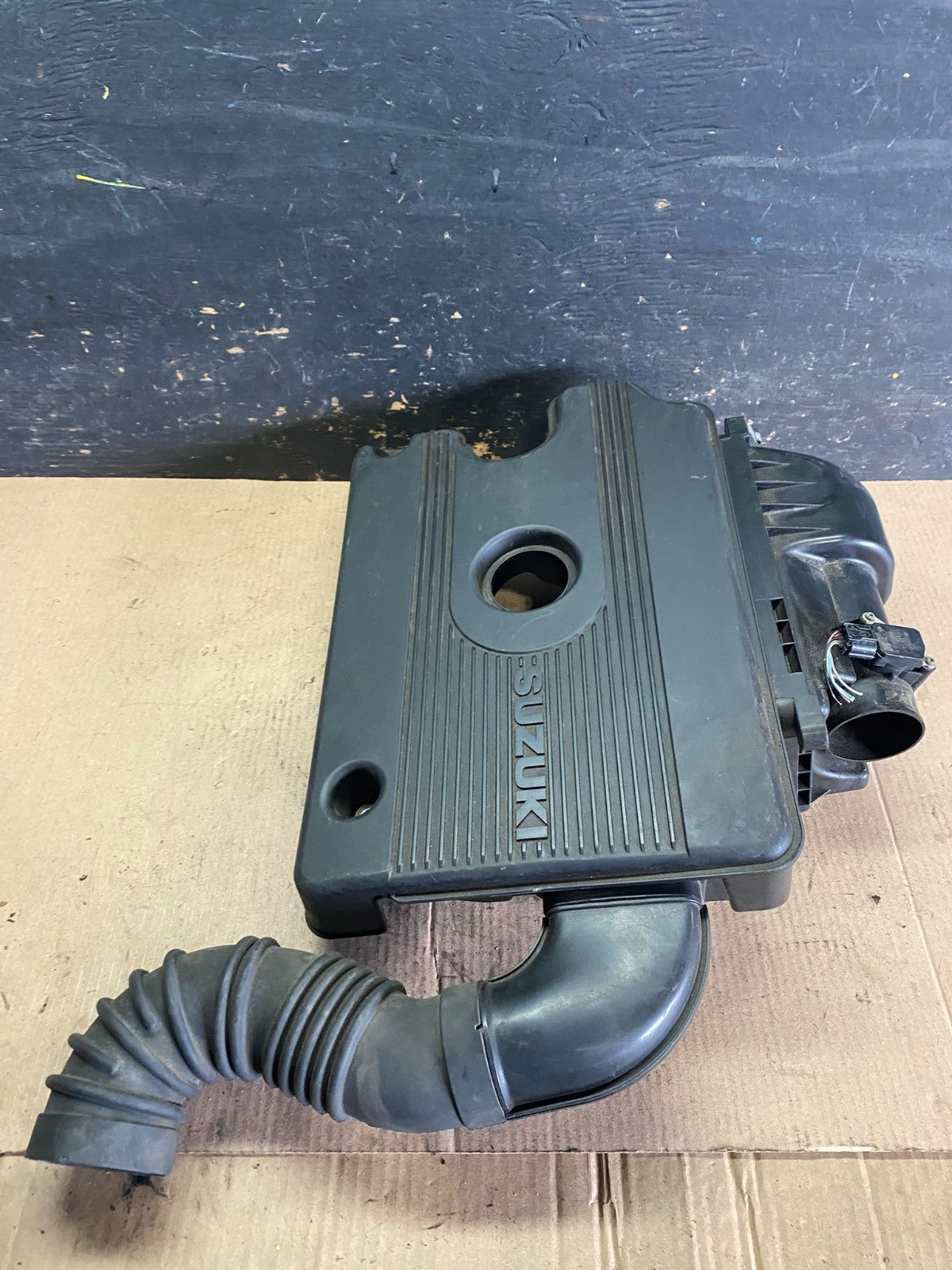 2007-2009 Suzuki SX4 2.0 Air Cleaner Intake Filter Box w/ MAF Sensor V2955 DG2