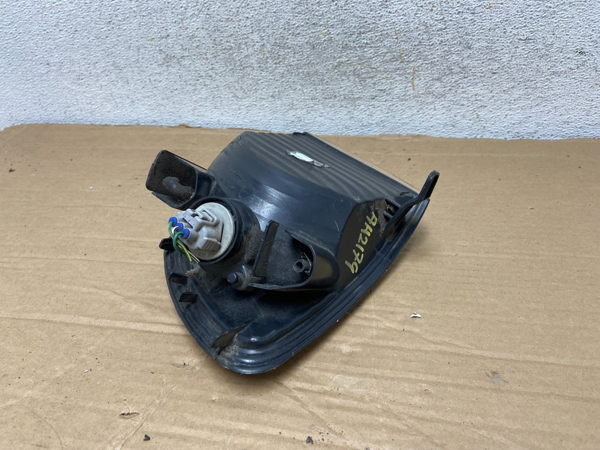 2001 to 2003 Toyota Sienna Turn Signal Right Passenger RH Lamp AH2179 DW4