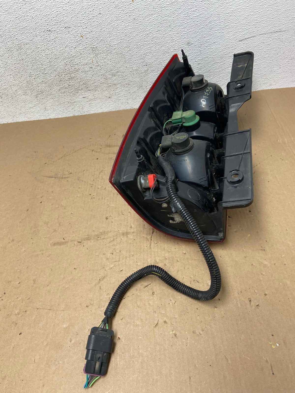 2007-2013 Chevrolet Avalanche Right Passenger RH Side Tail Light AD7735 LK7