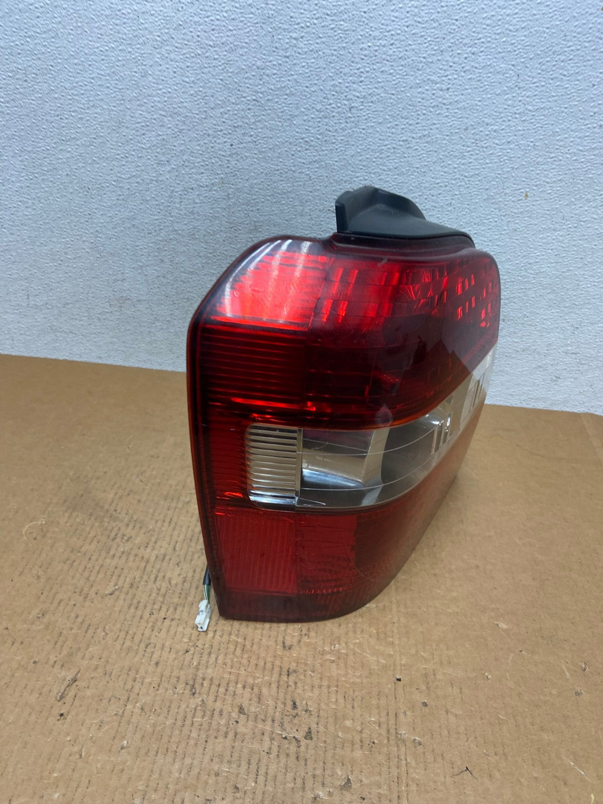 2004-2007 Toyota Highlander Left Driver LH Side Tail Light AE0682 LK2