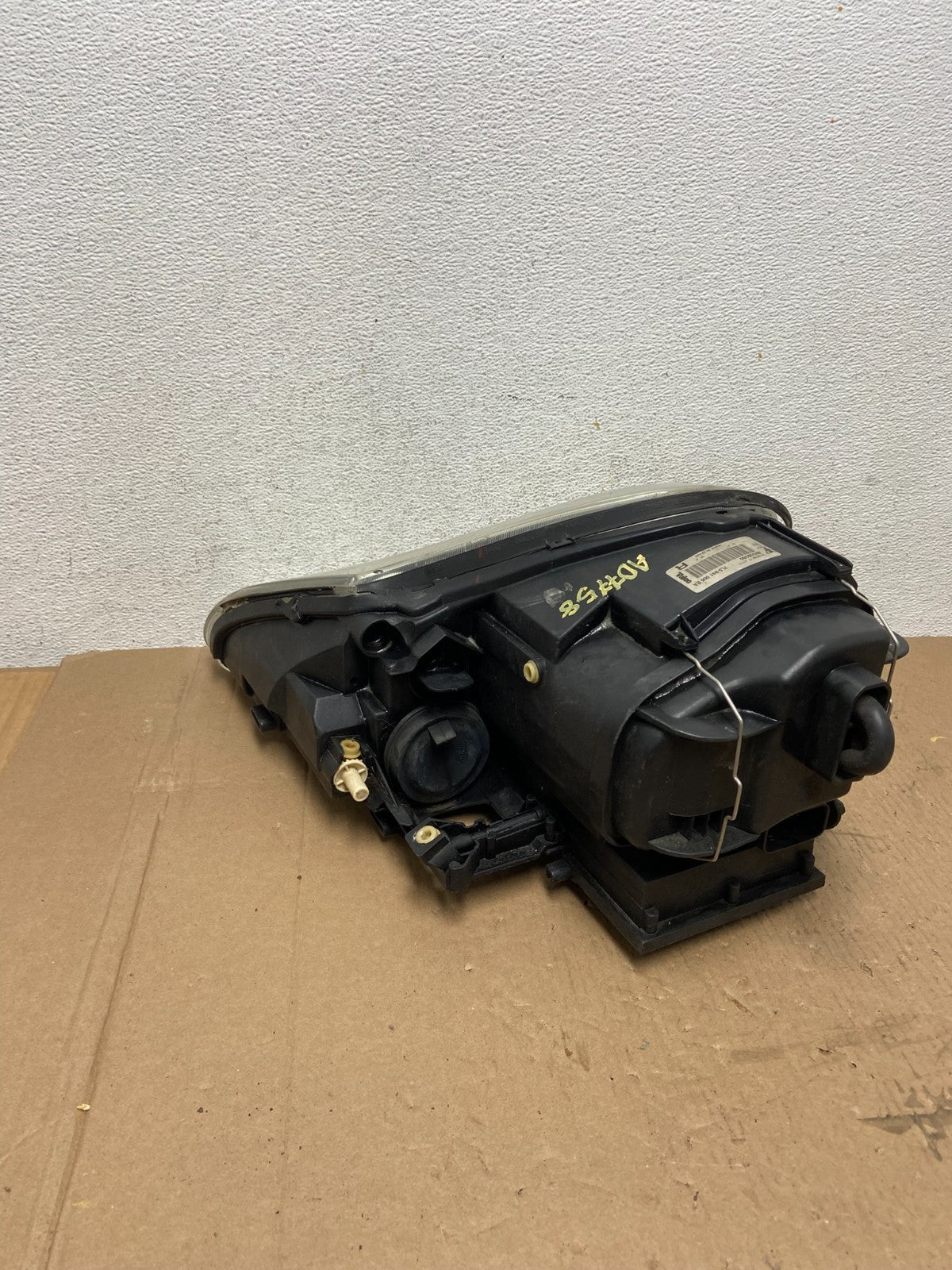 2004 - 2006 Porsche Cayenne Right Passenger Side Halogen Headlight AD7758 DW6