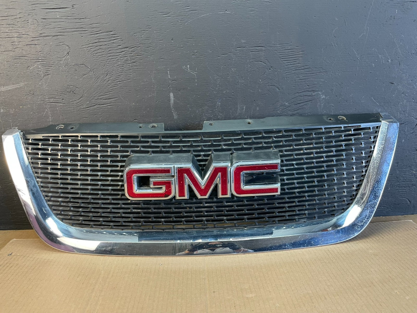2007 to 2012 GMC Acadia Front Upper Grill Grille Oem AC2017  DG0