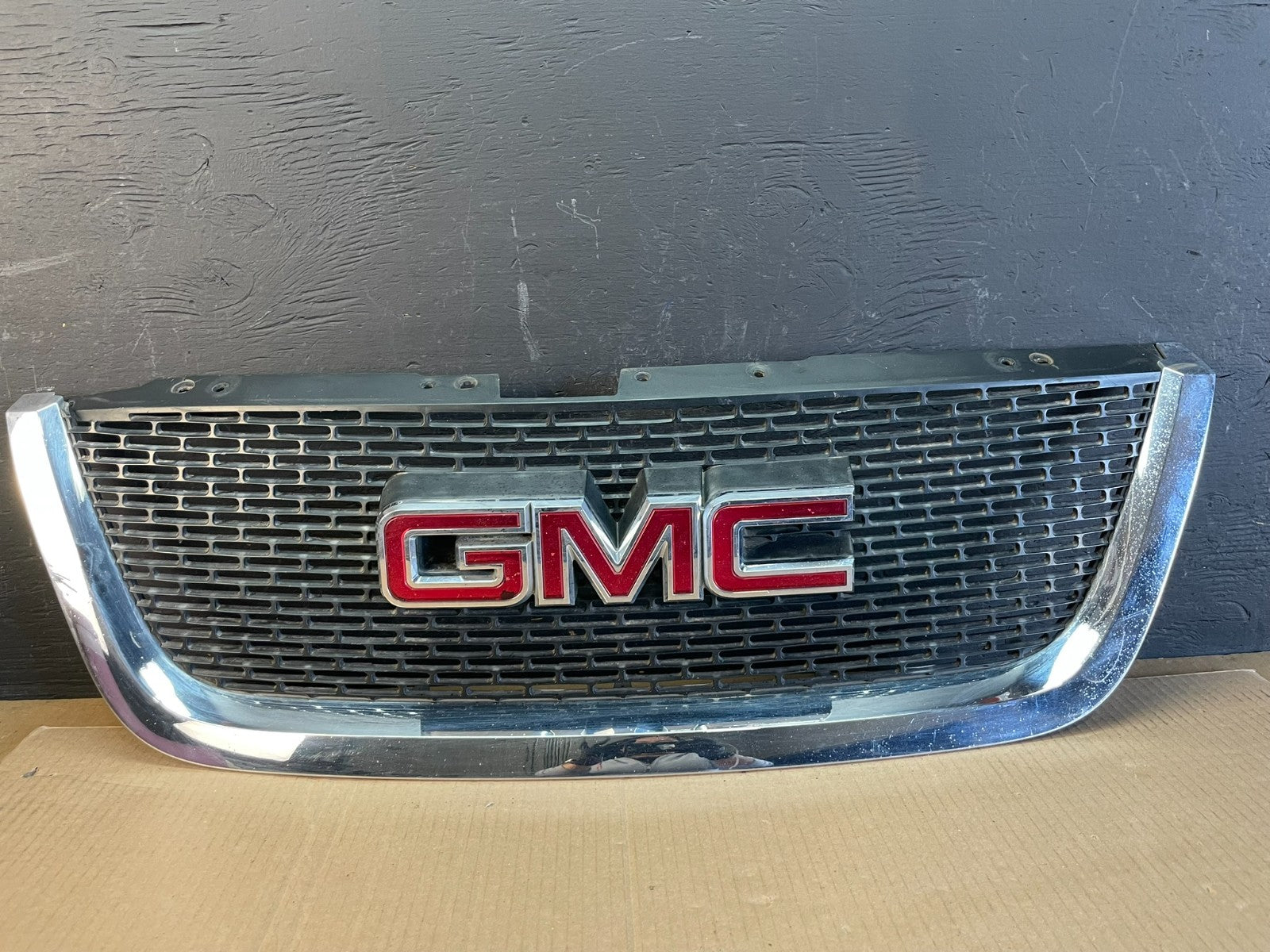2007 to 2012 GMC Acadia Front Upper Grill Grille Oem AC2017  DG0