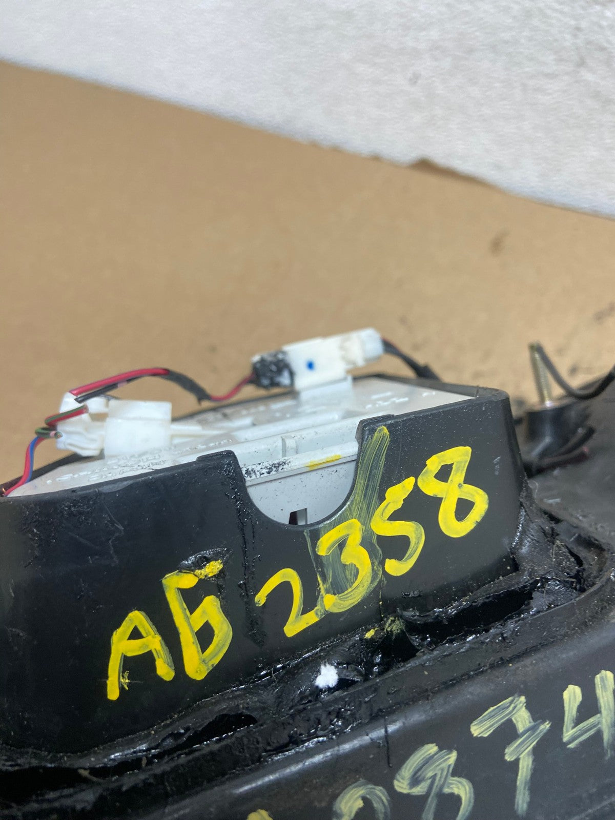 1995 1996 Nissan Maxima Left Driver LH Side Tail light AG2358 LK7