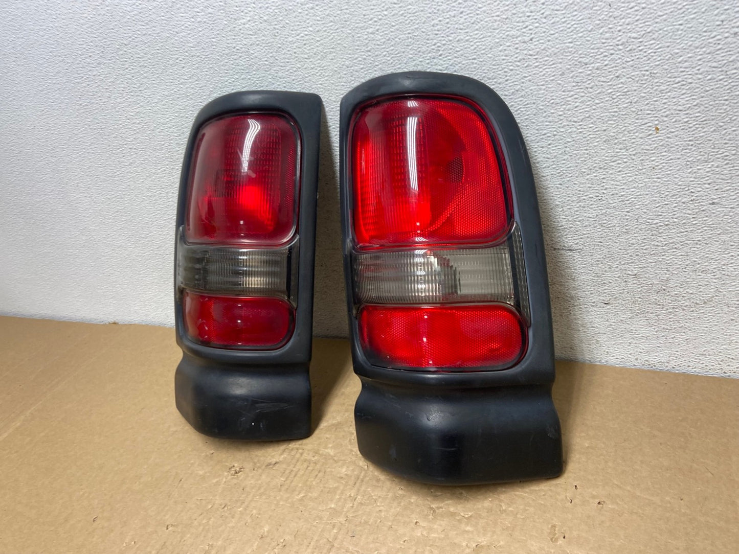 1994 to 2001 Dodge Ram 1500 Left+Right Tail Lights AF7461 LK1