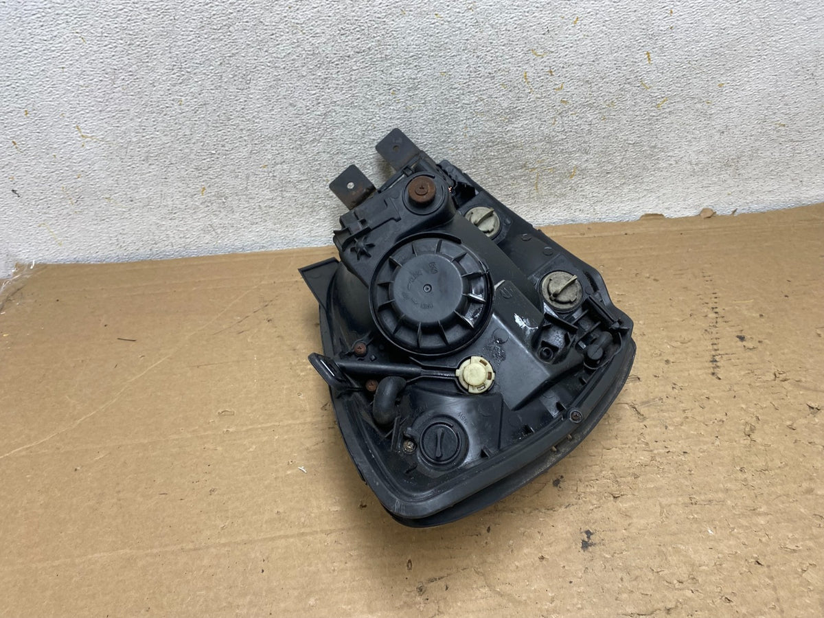 2005 to 2006 Kia Sportage Left Driver LH Halogen Headlight AH9221 DW6